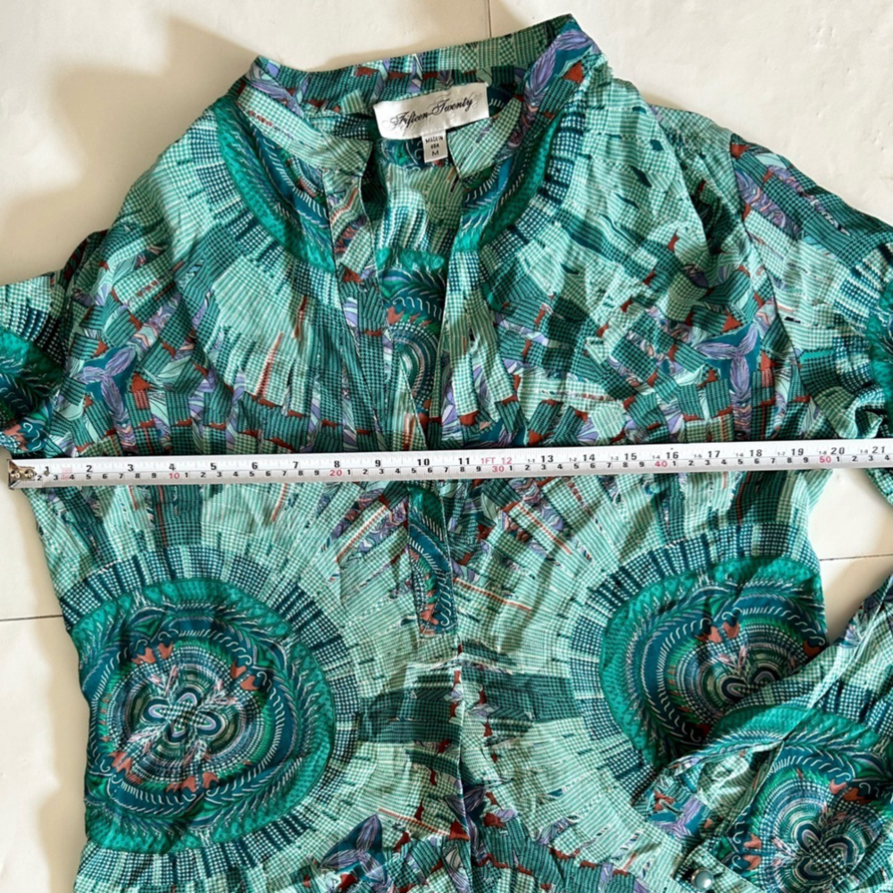 Fifteeen twenty pull on collarless pattern blouse green blue size medium - Picture 2 of 6